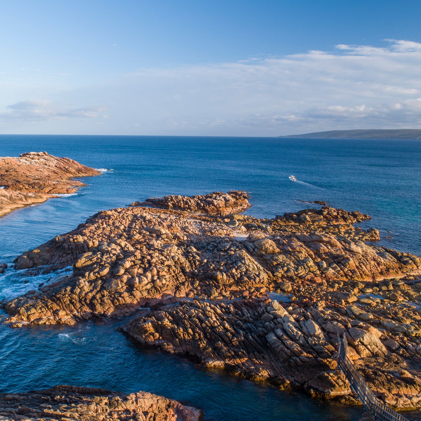 IA0503 - CANAL ROCKS